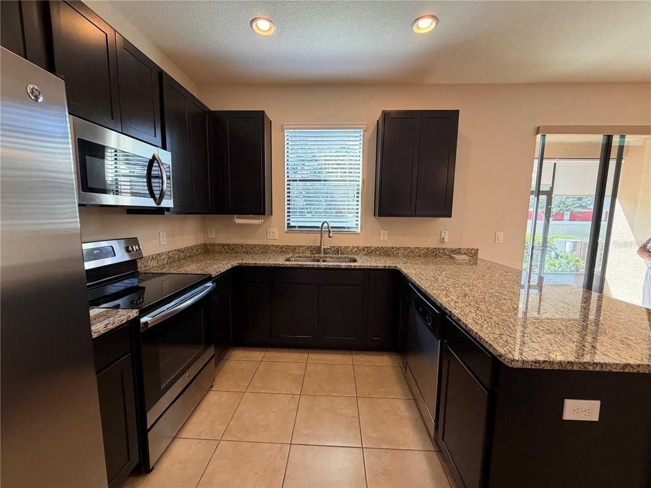 2432 Seven Oaks Dr - Photo 6 of 30