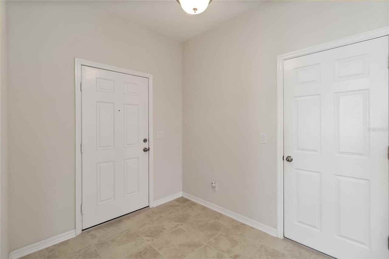 1651 Chatsworth Cir - Photo 5 of 37
