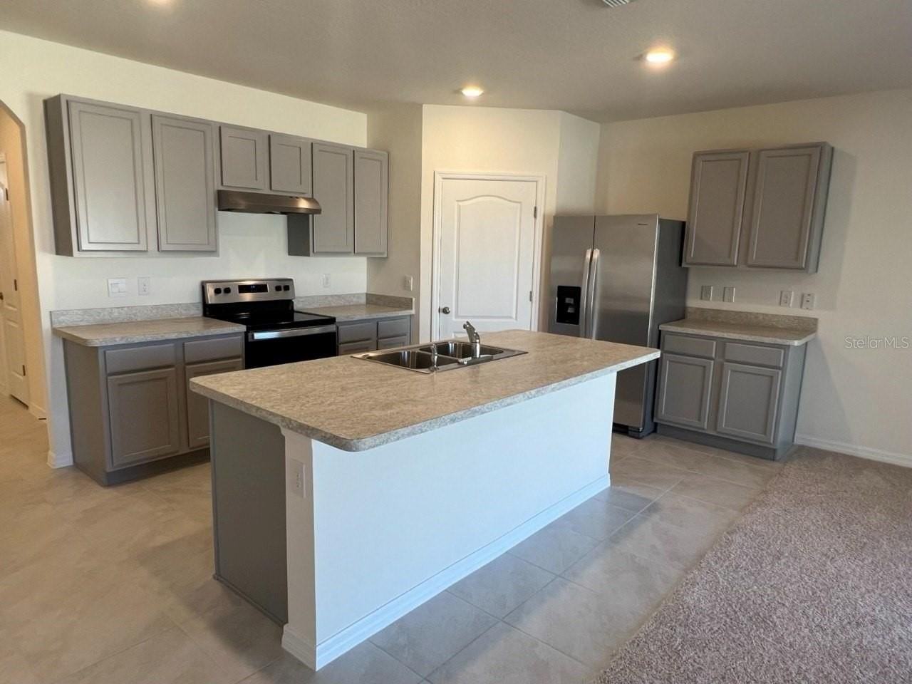 528 Boardwalk Ave - Photo 4 of 27