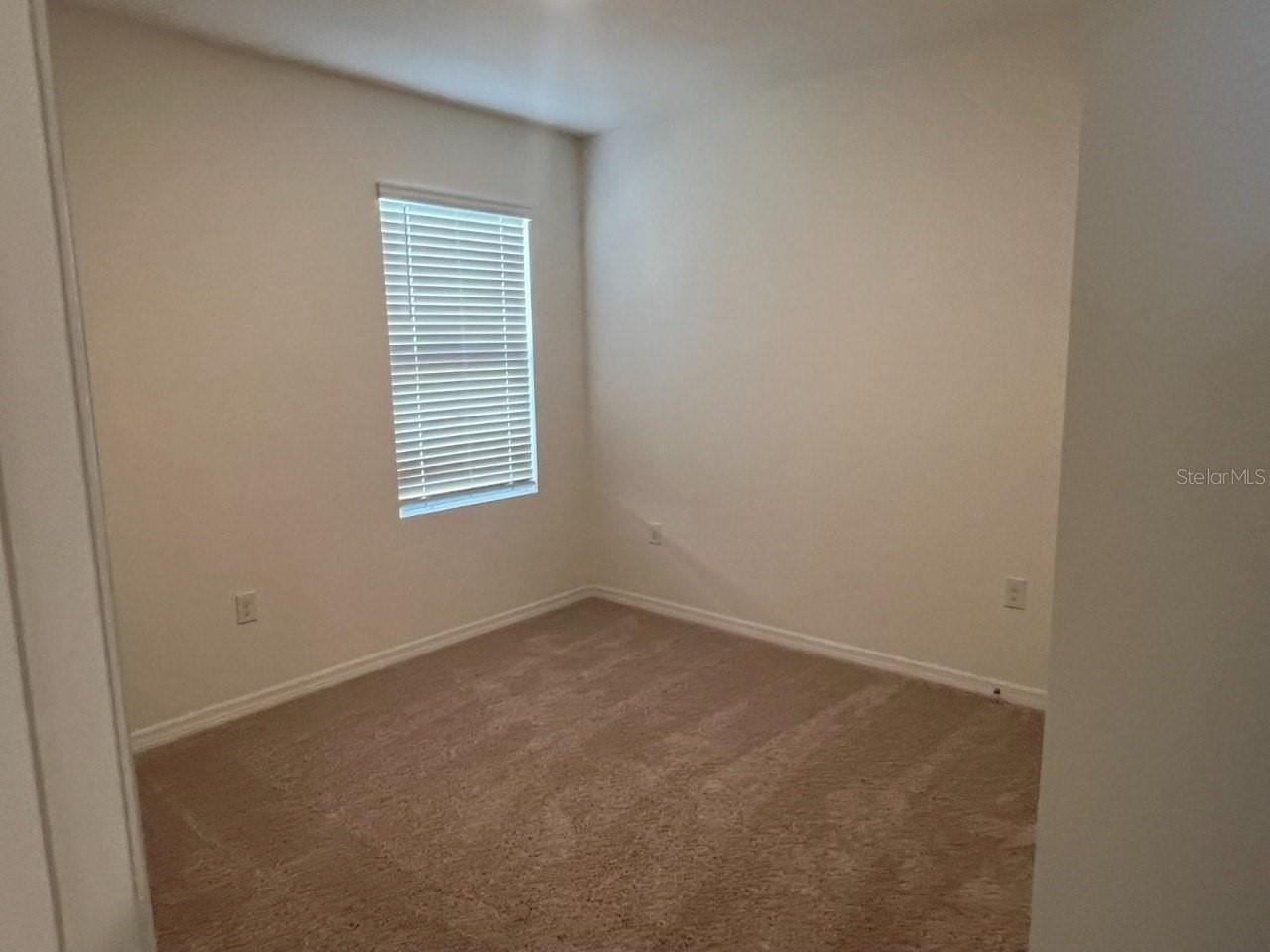 528 Boardwalk Ave - Photo 5 of 27