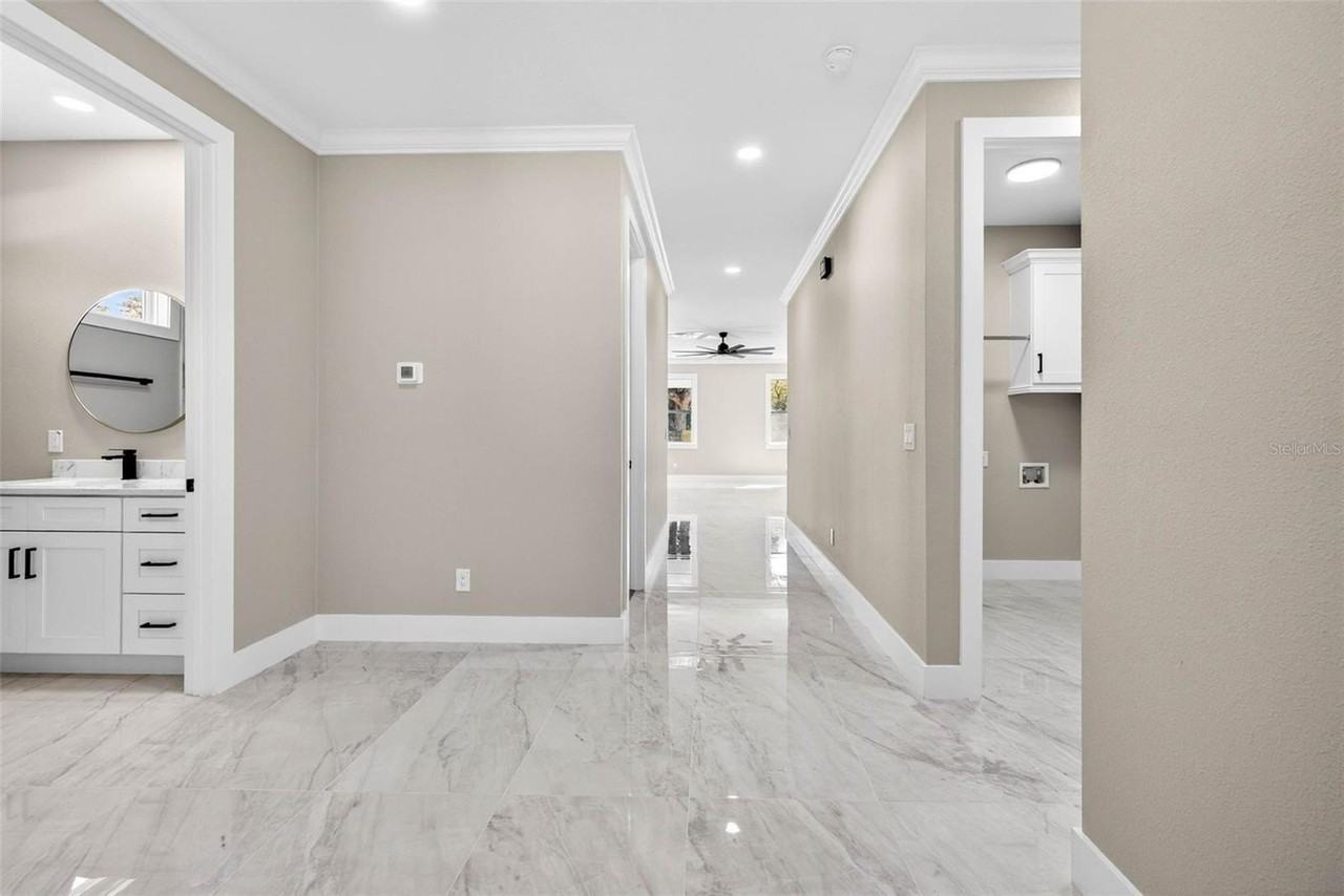 284 Roosevelt Ave - Photo 7 of 50