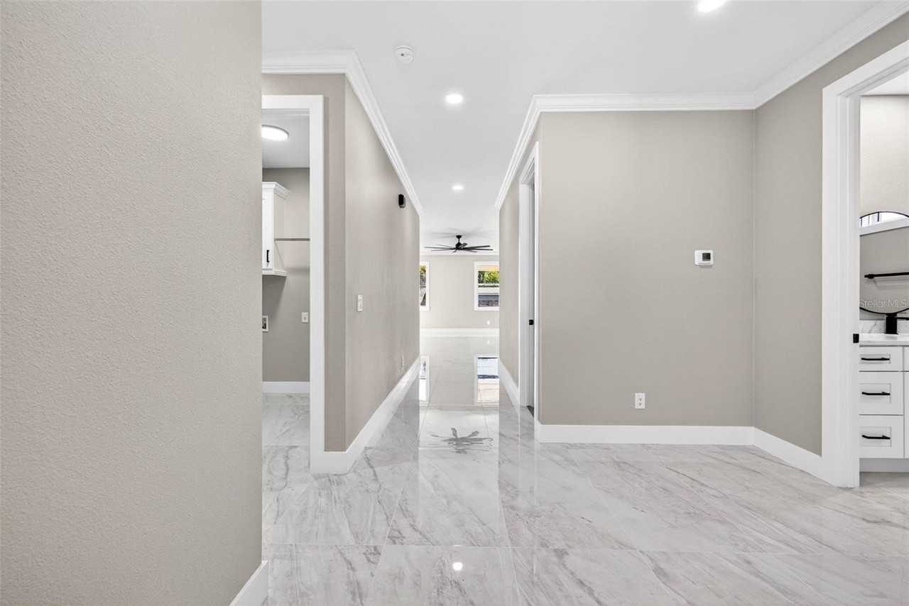 288 Roosevelt Ave - Photo 7 of 50