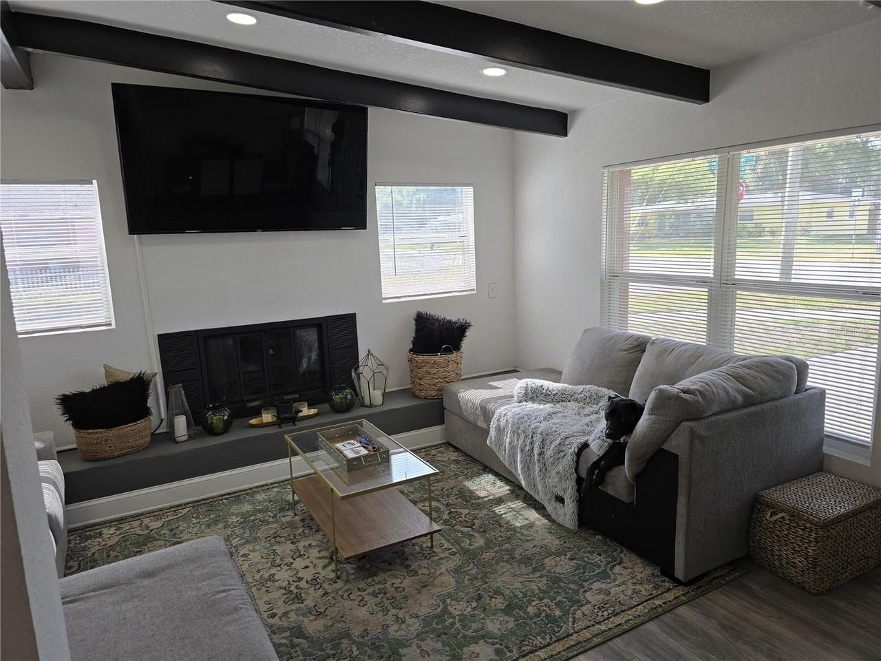 4301 W Wisconsin Ave - Photo 5 of 23
