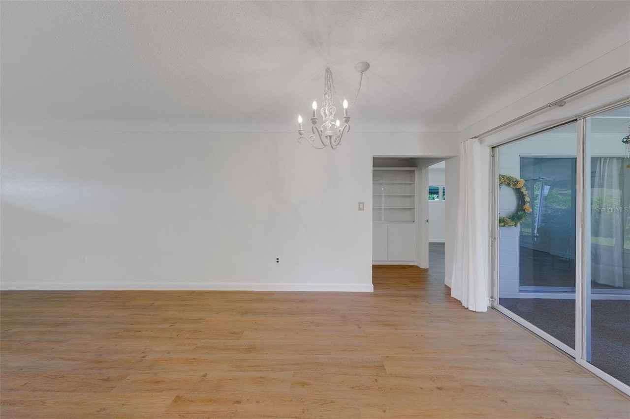 9741 52nd Ter N - Photo 7 of 50