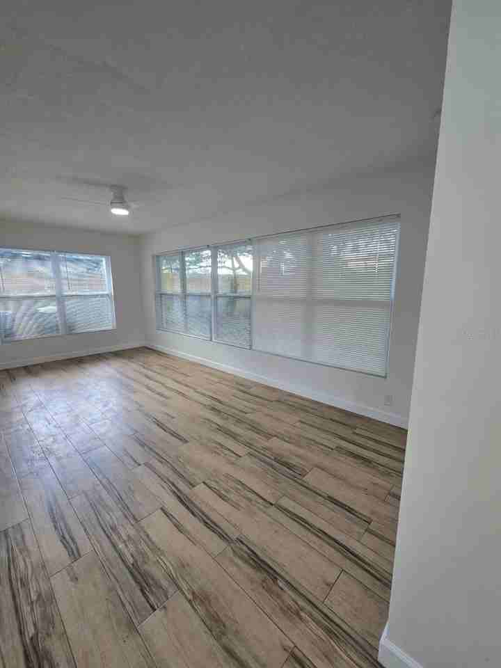 1282 Robin Hood Ln - Photo 4 of 16