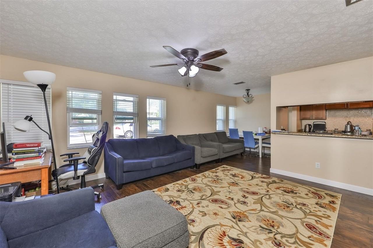 103 N Kingsway Rd - Photo 2 of 27