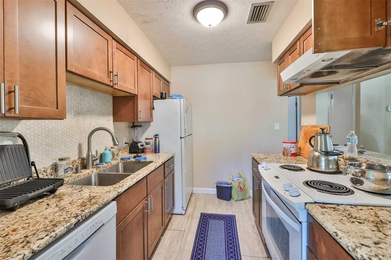 103 N Kingsway Rd - Photo 3 of 27