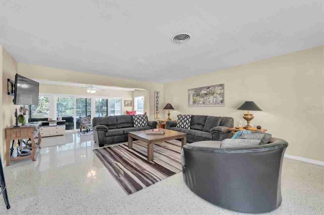 867 Pinellas Point Dr S - Photo 4 of 39