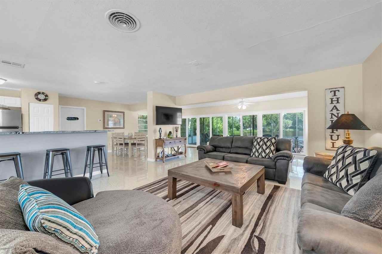 867 Pinellas Point Dr S - Photo 7 of 39