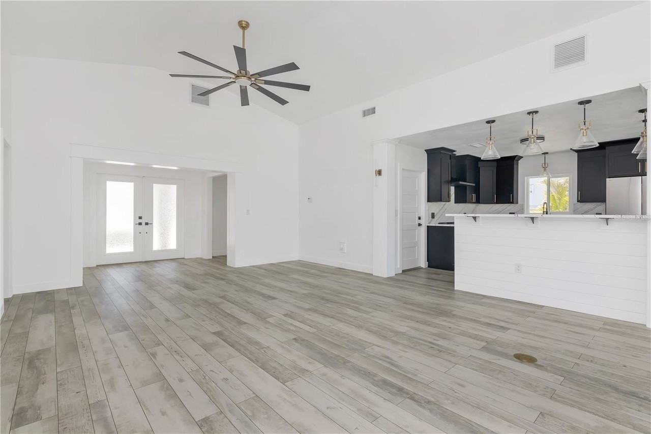 308 173rd Ave E - Photo 5 of 50