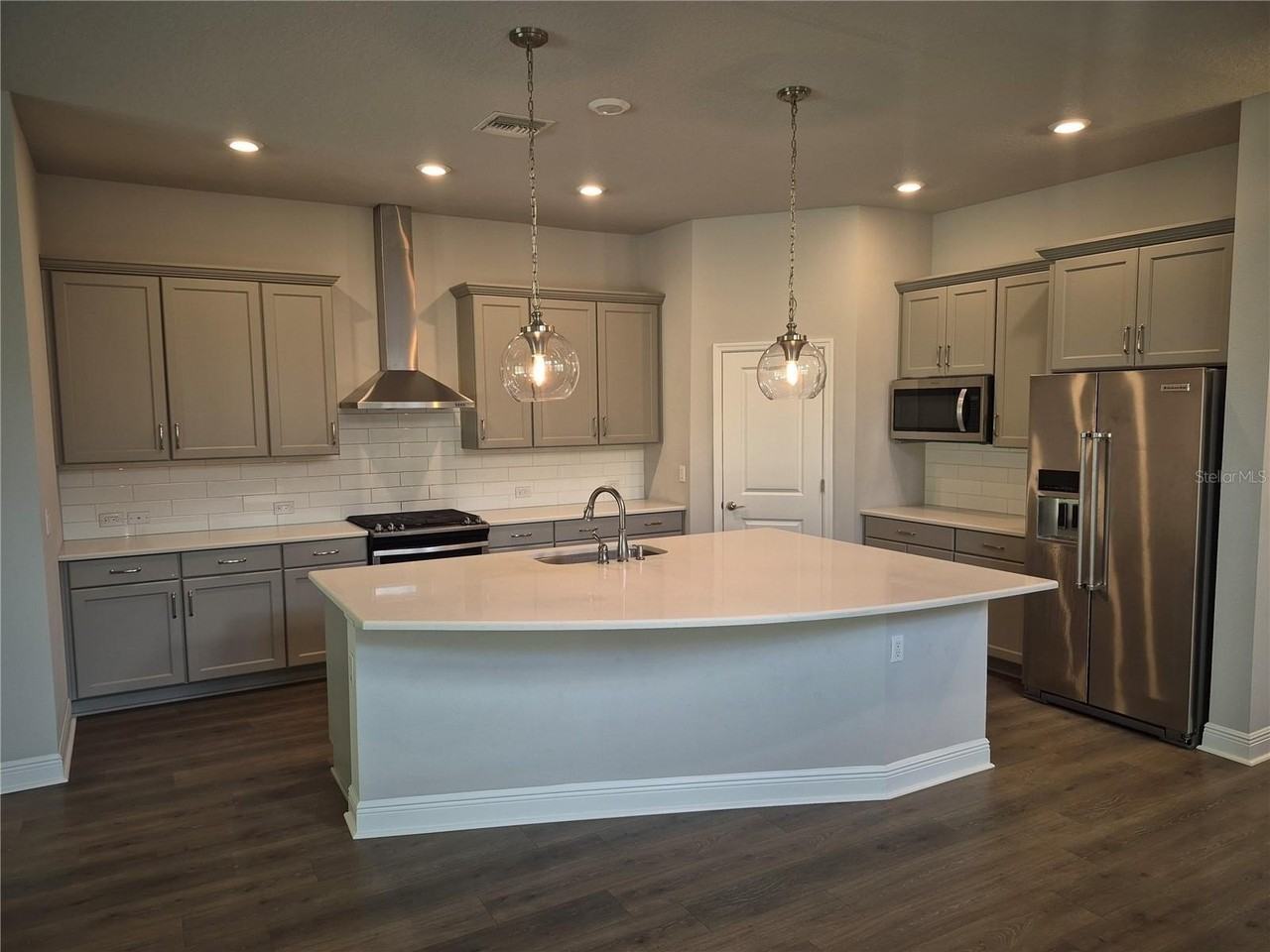 15079 Renaissance Ave - Photo 4 of 31