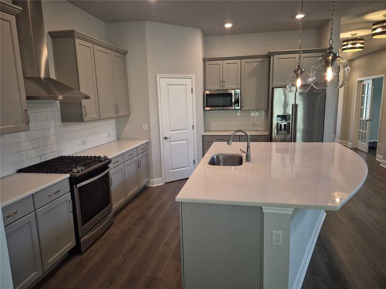 15079 Renaissance Ave - Photo 5 of 31