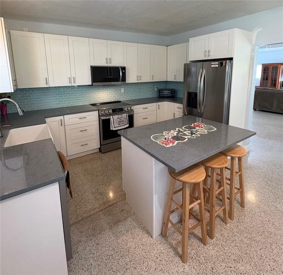 1339 Royal Palm Dr S - Photo 2 of 14