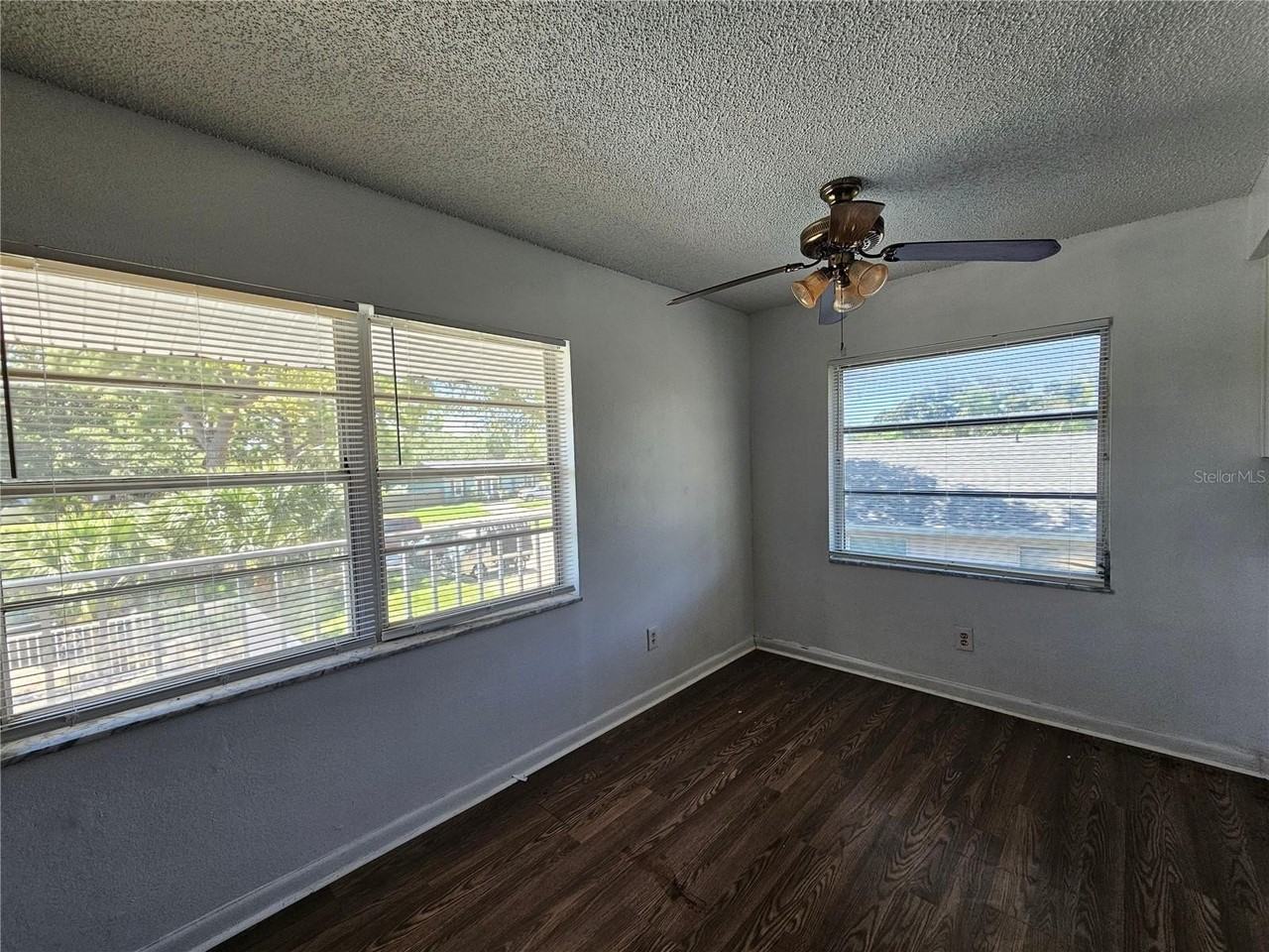 209 Nw Jefferson Cir N #13 - Photo 3 of 13