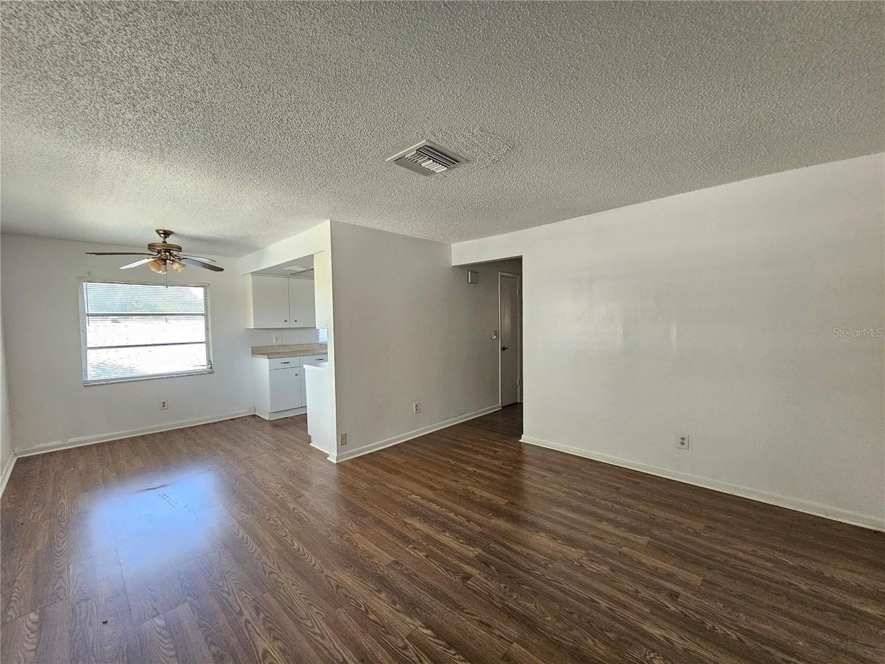 209 Nw Jefferson Cir N #13 - Photo 4 of 13