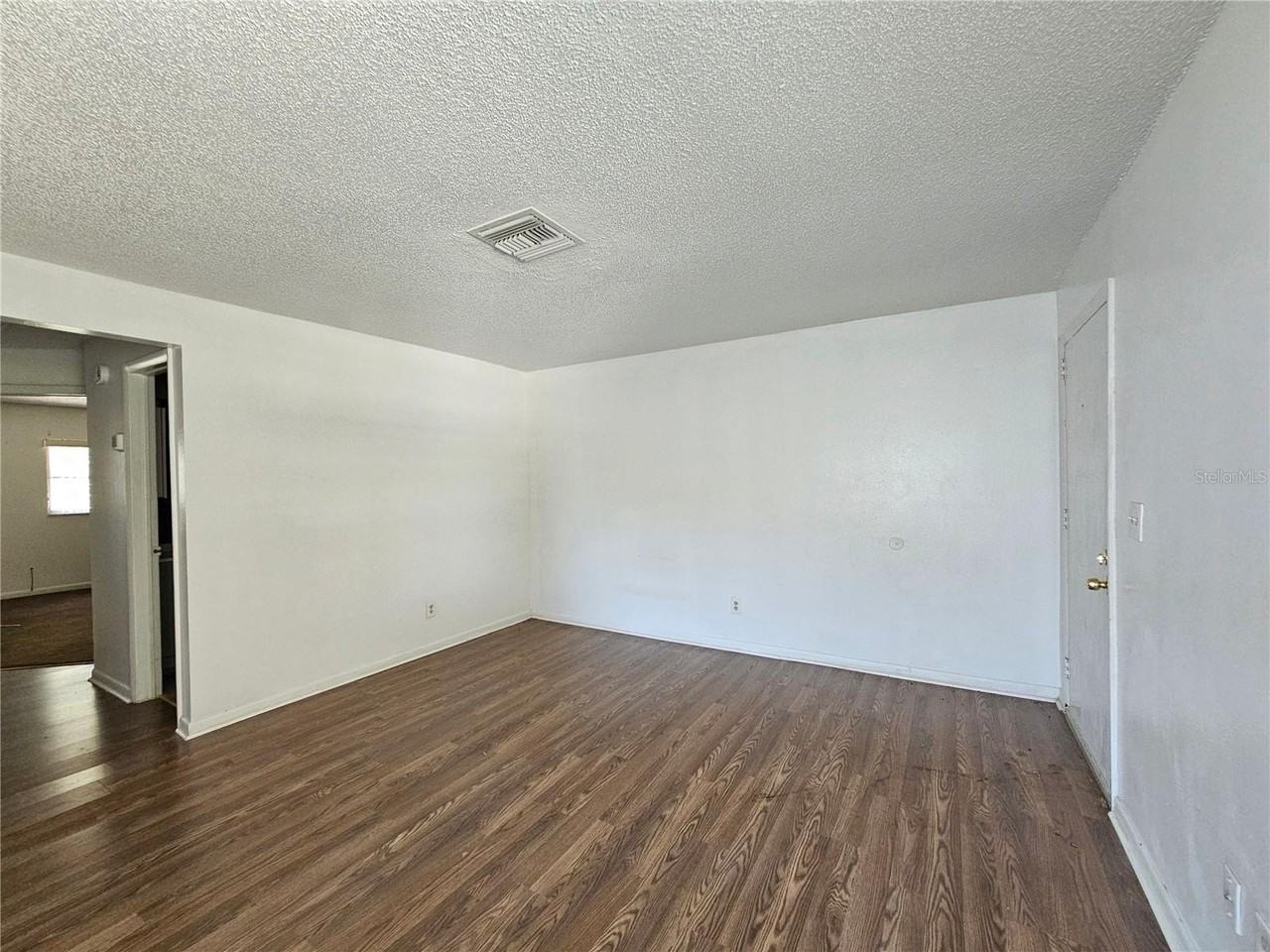 209 Nw Jefferson Cir N #13 - Photo 5 of 13
