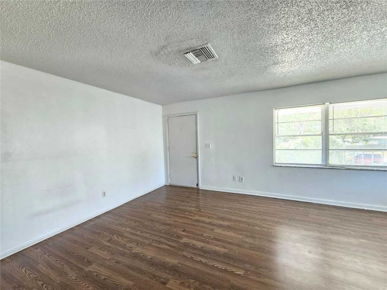 209 Nw Jefferson Cir N #13 - Photo 6 of 13