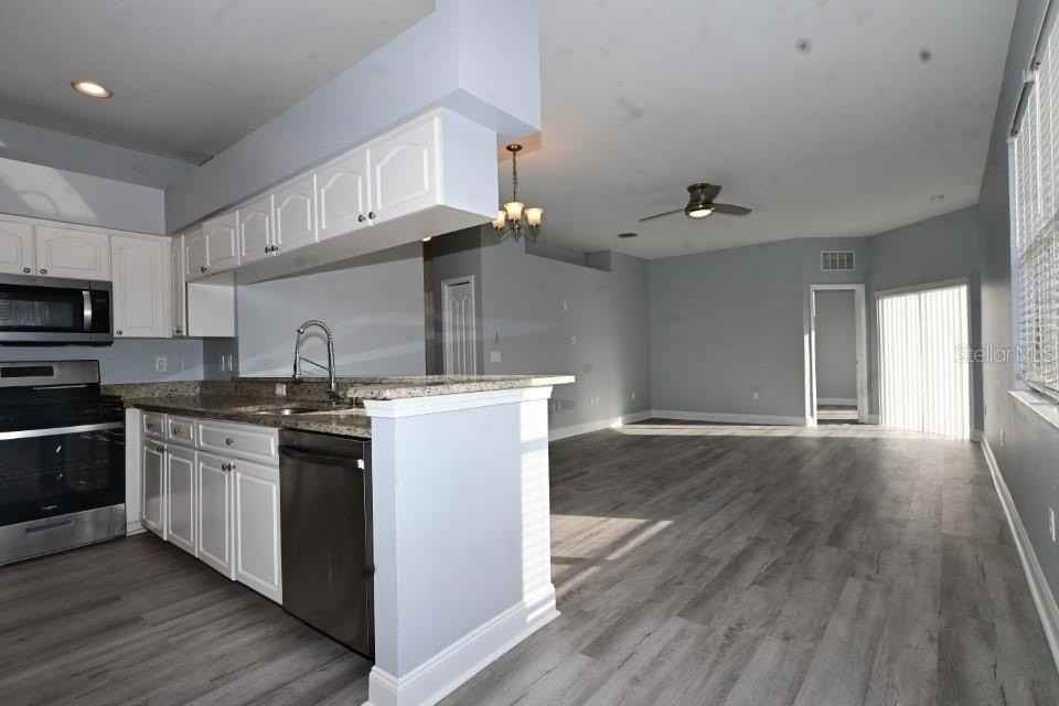 24852 Portofino Dr - Photo 4 of 19