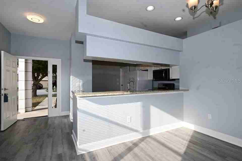 24852 Portofino Dr - Photo 5 of 19