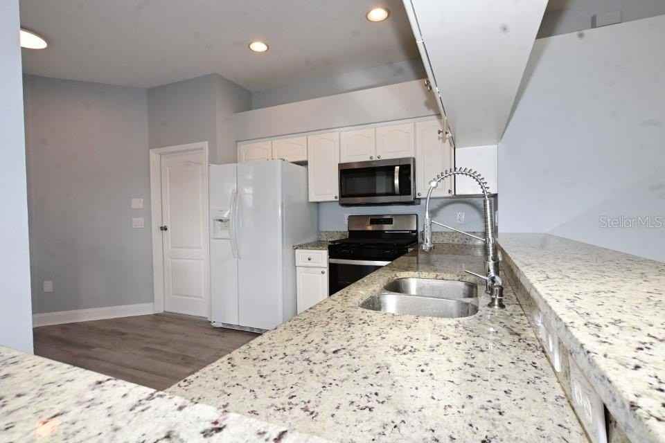 24852 Portofino Dr - Photo 7 of 19
