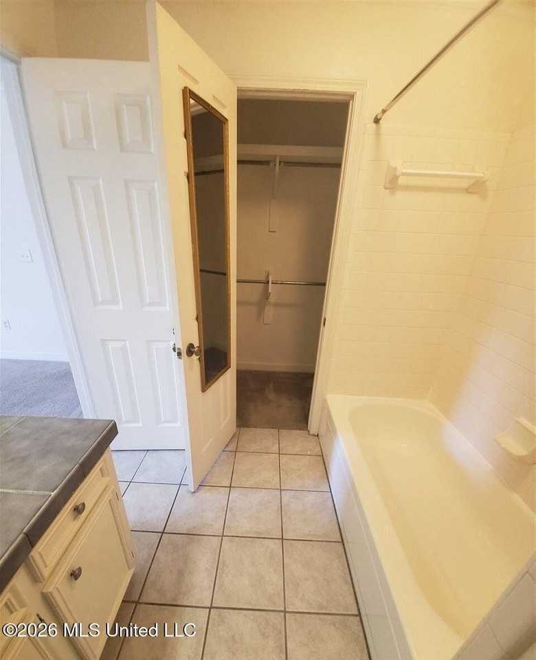 208 Foxwood Cv - Photo 5 of 12