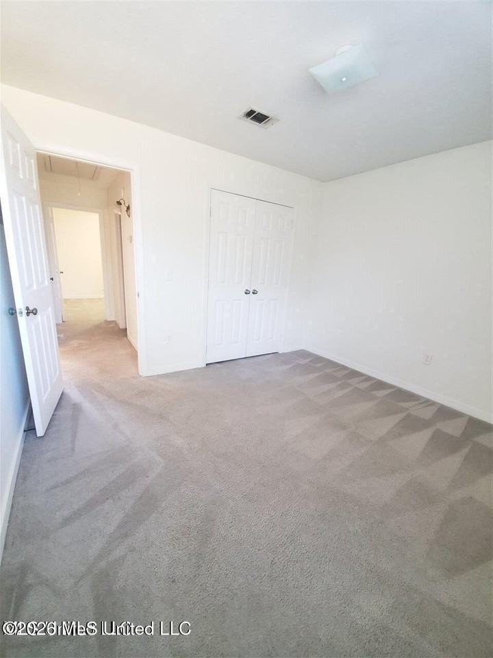 208 Foxwood Cv - Photo 7 of 12