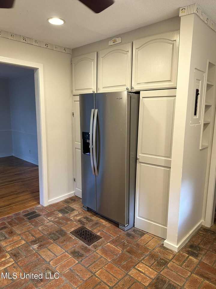1133 W Cherokee Gln - Photo 7 of 28