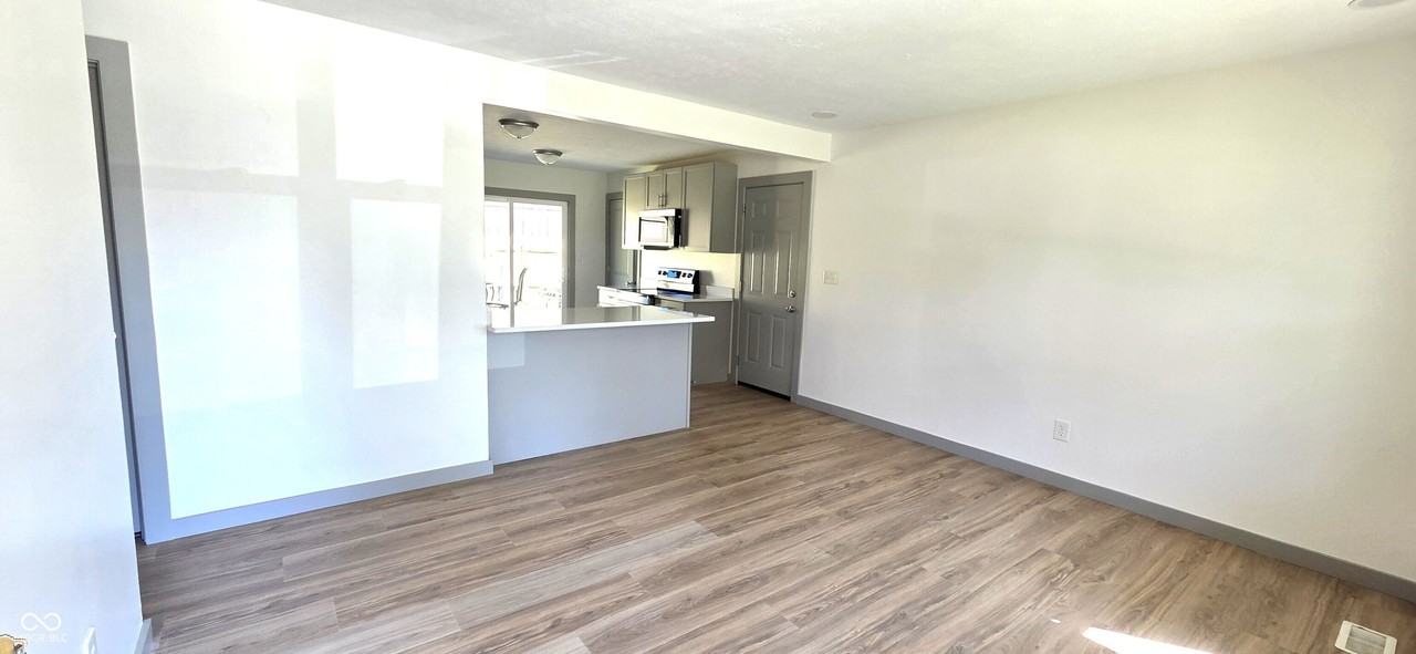 8421 Banyan Ln - Photo 2 of 22