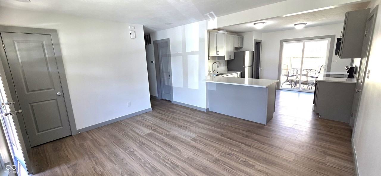 8421 Banyan Ln - Photo 3 of 22