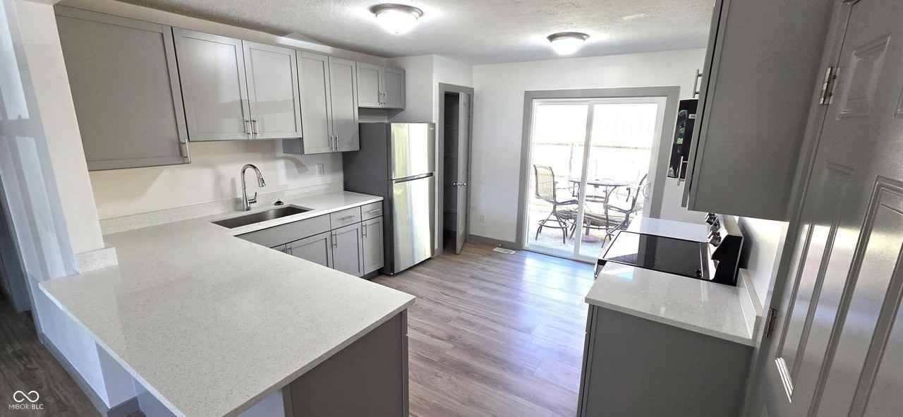8421 Banyan Ln - Photo 5 of 22