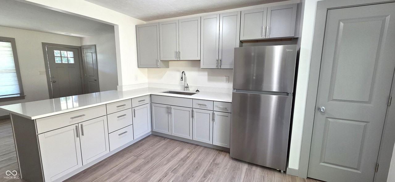 8421 Banyan Ln - Photo 6 of 22