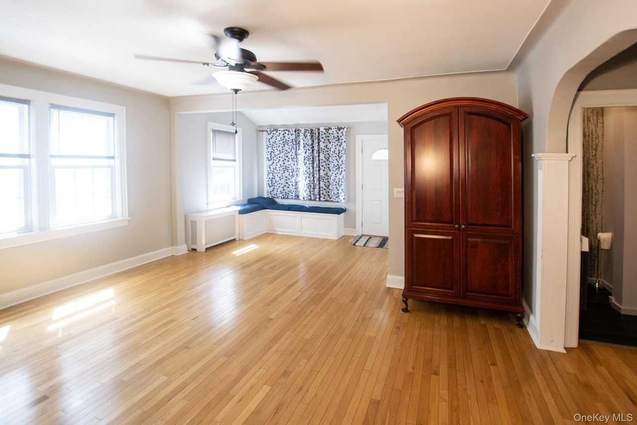 8903 249th St - Photo 7 of 19