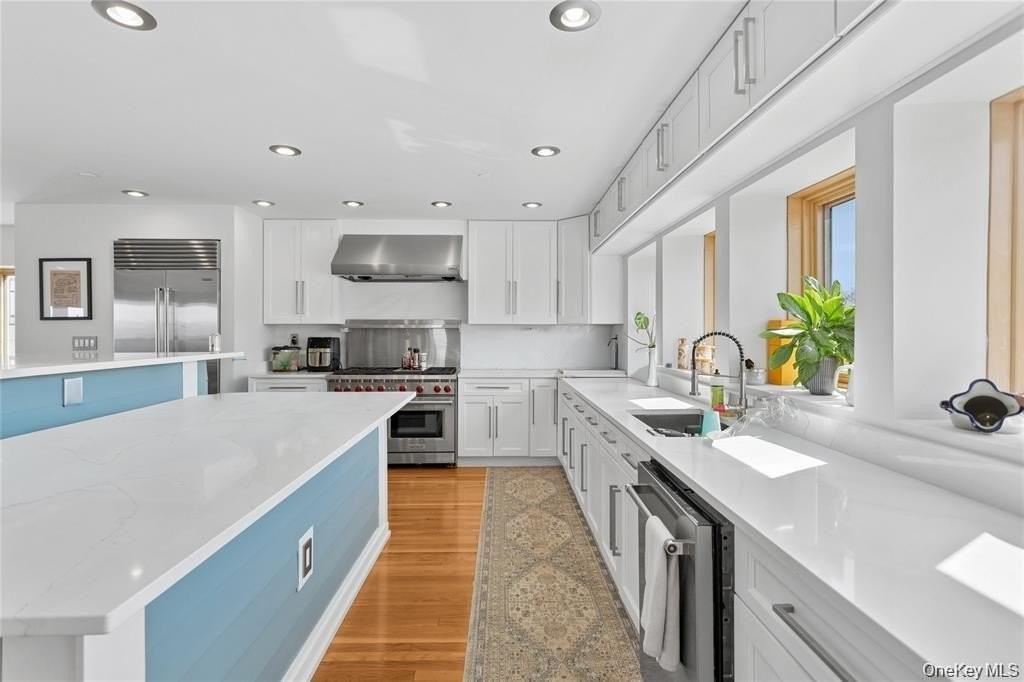 416 W Bay Dr - Photo 3 of 9