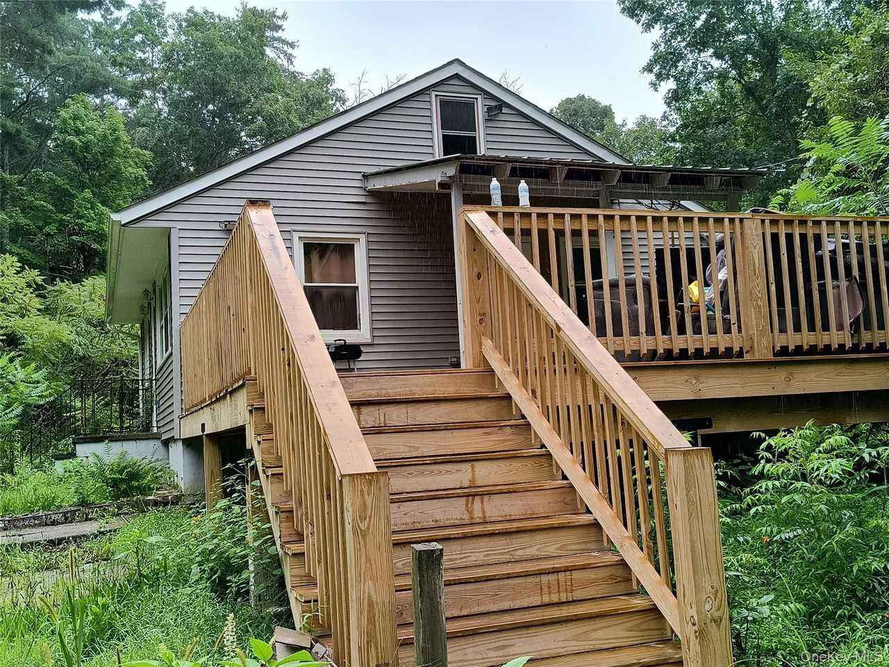 28 Pine Tree Ln - Photo 2 of 13