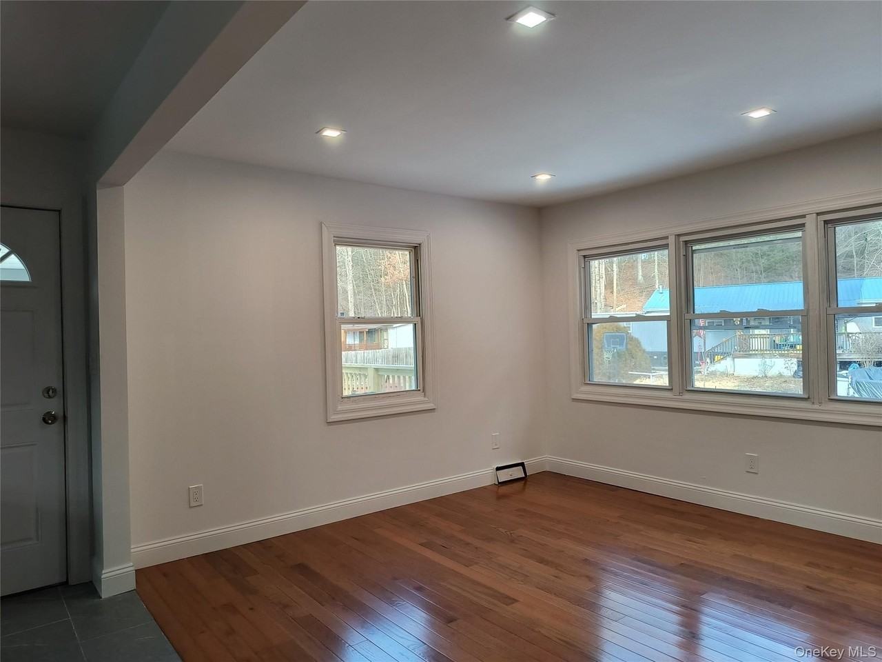28 Pine Tree Ln - Photo 7 of 13