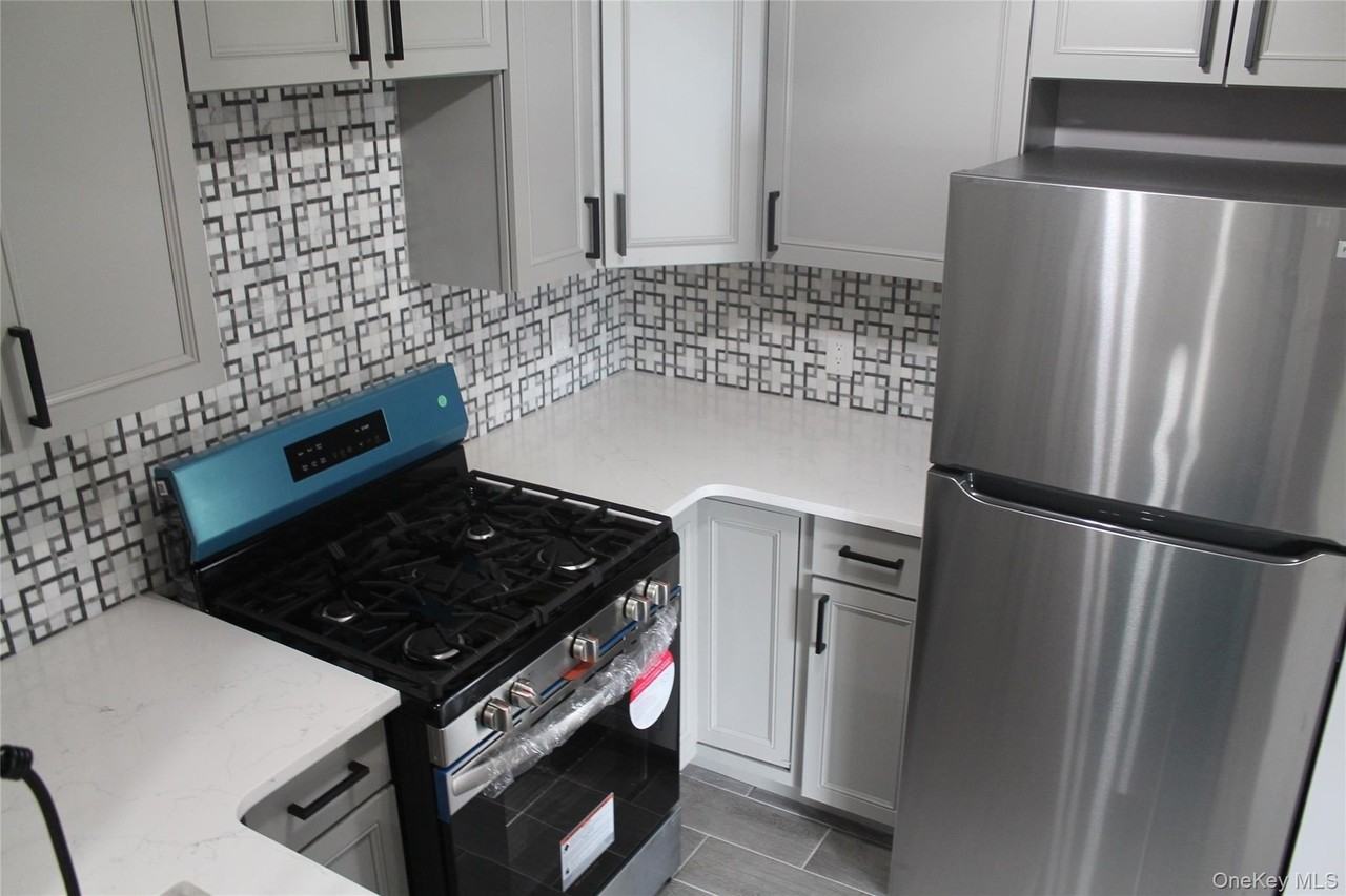 12 Lexington Hl #7 - Photo 3 of 25