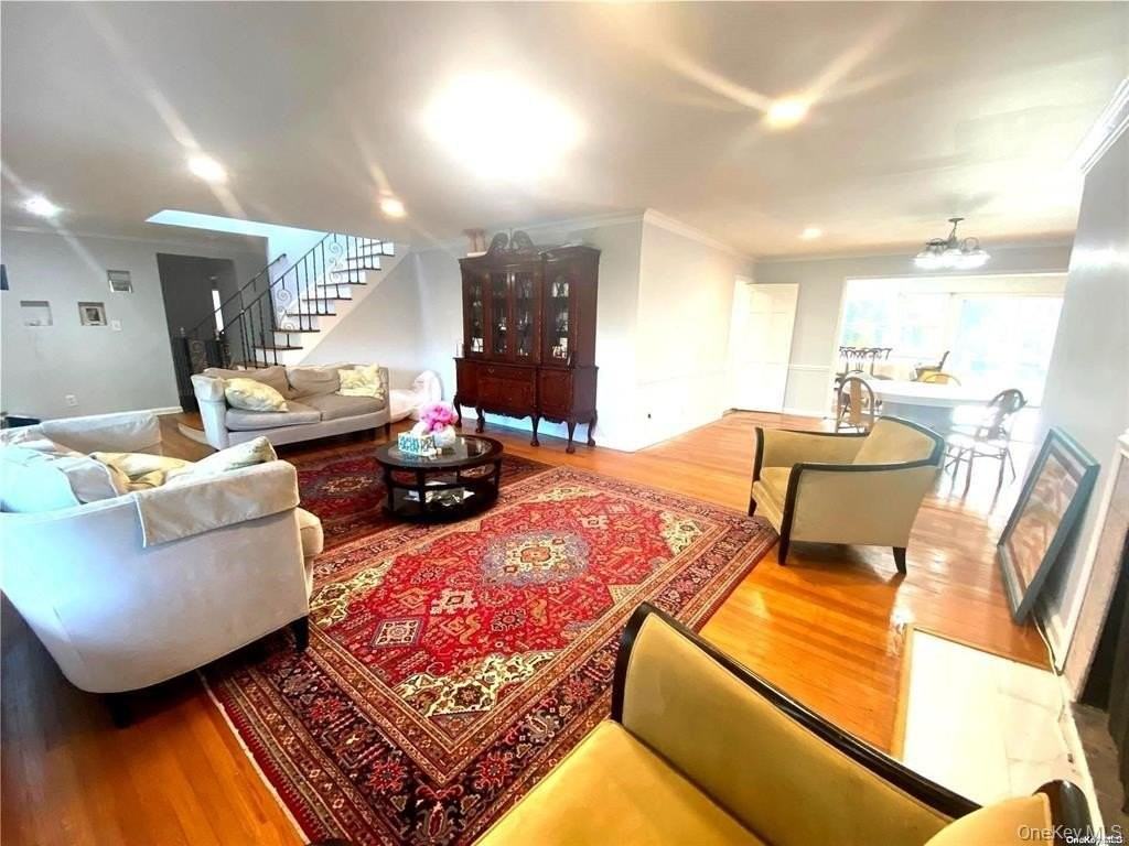 60 Gristmill Ln - Photo 4 of 39
