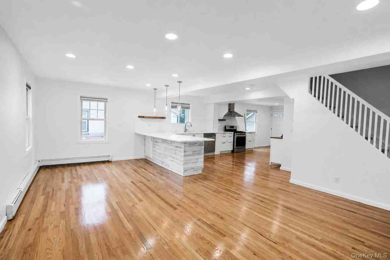 55 Centre St - Photo 3 of 27