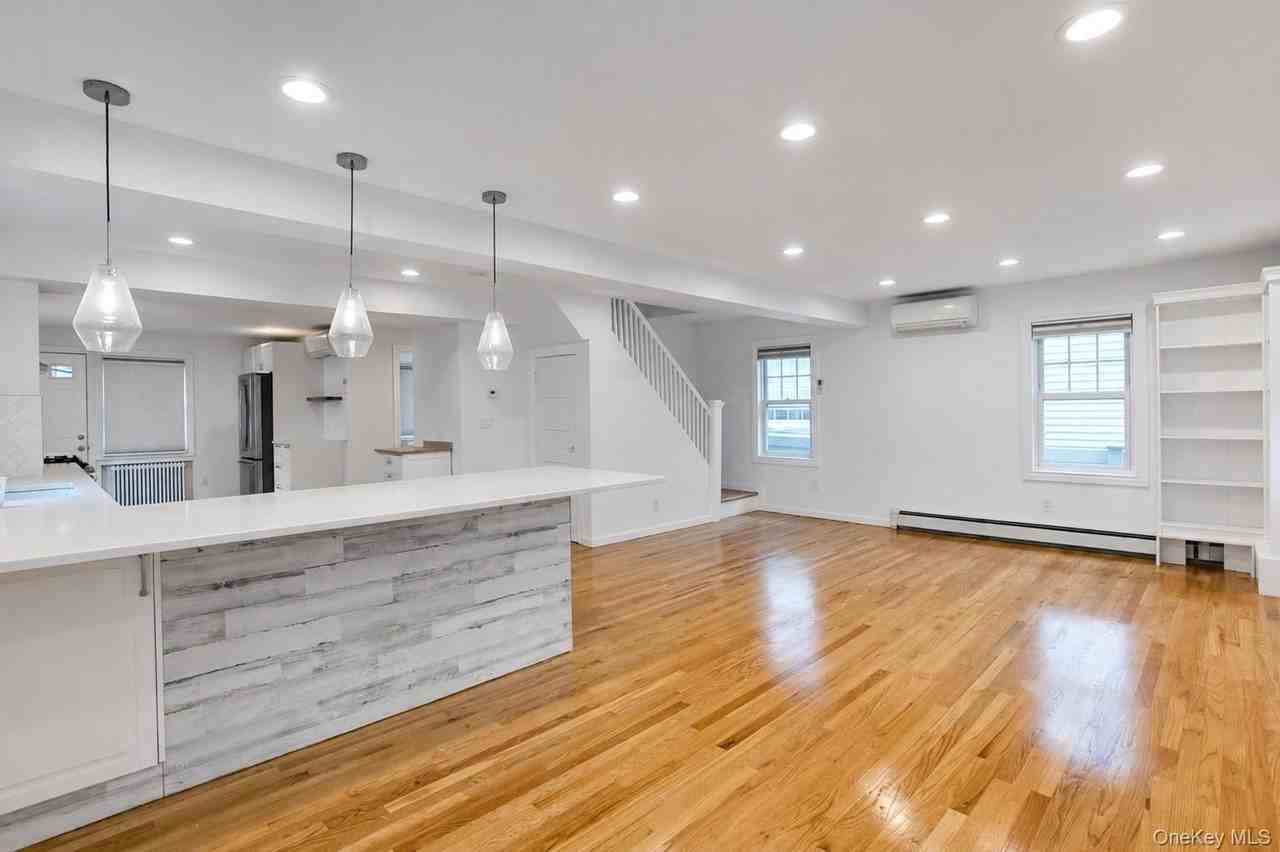 55 Centre St - Photo 7 of 27