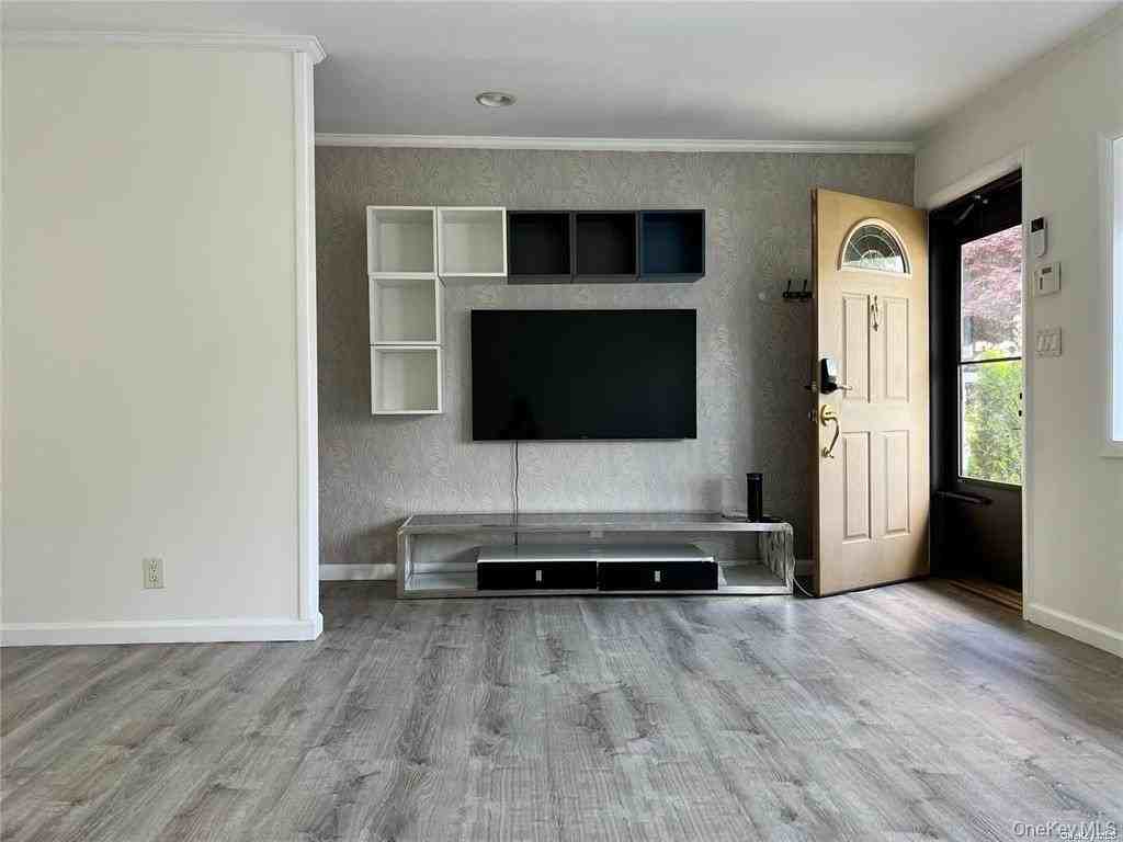14 Hicks Ave - Photo 3 of 7