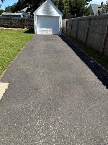 424 Sweezy Ave - Photo 2 of 10