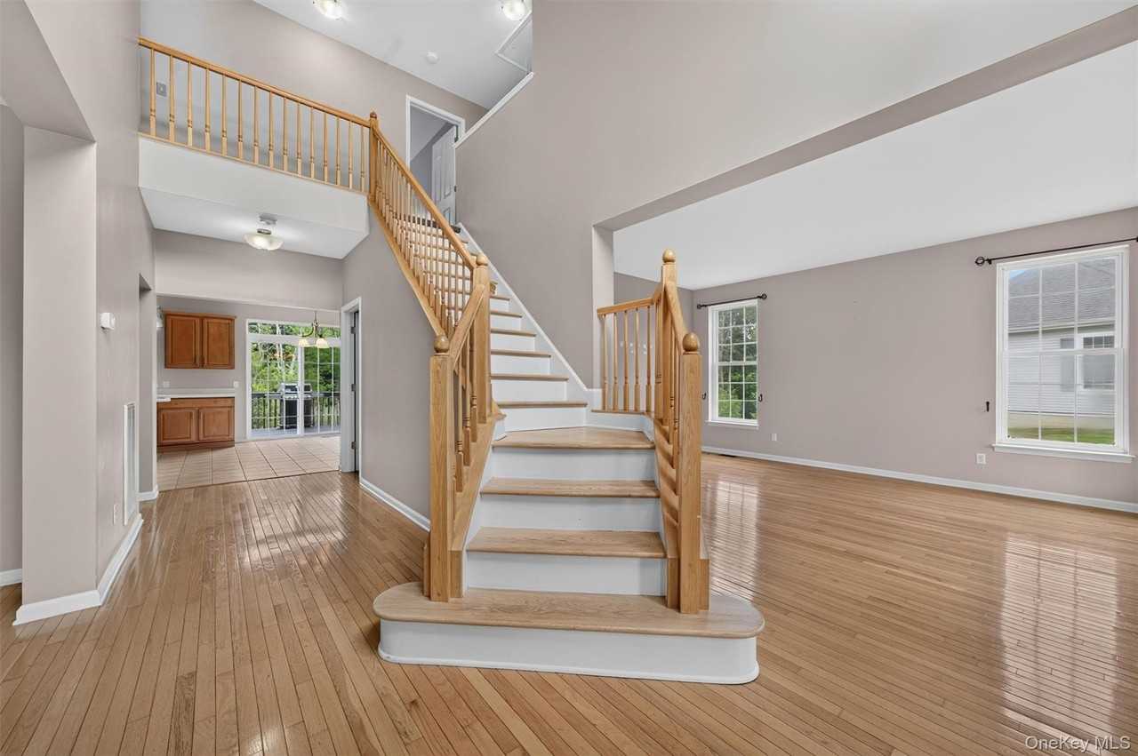 5 Oldwyck Cres - Photo 6 of 50