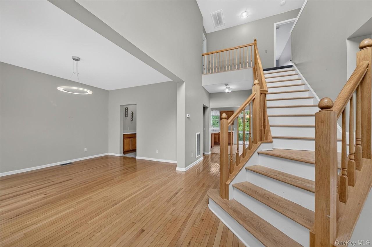 5 Oldwyck Cres - Photo 7 of 50