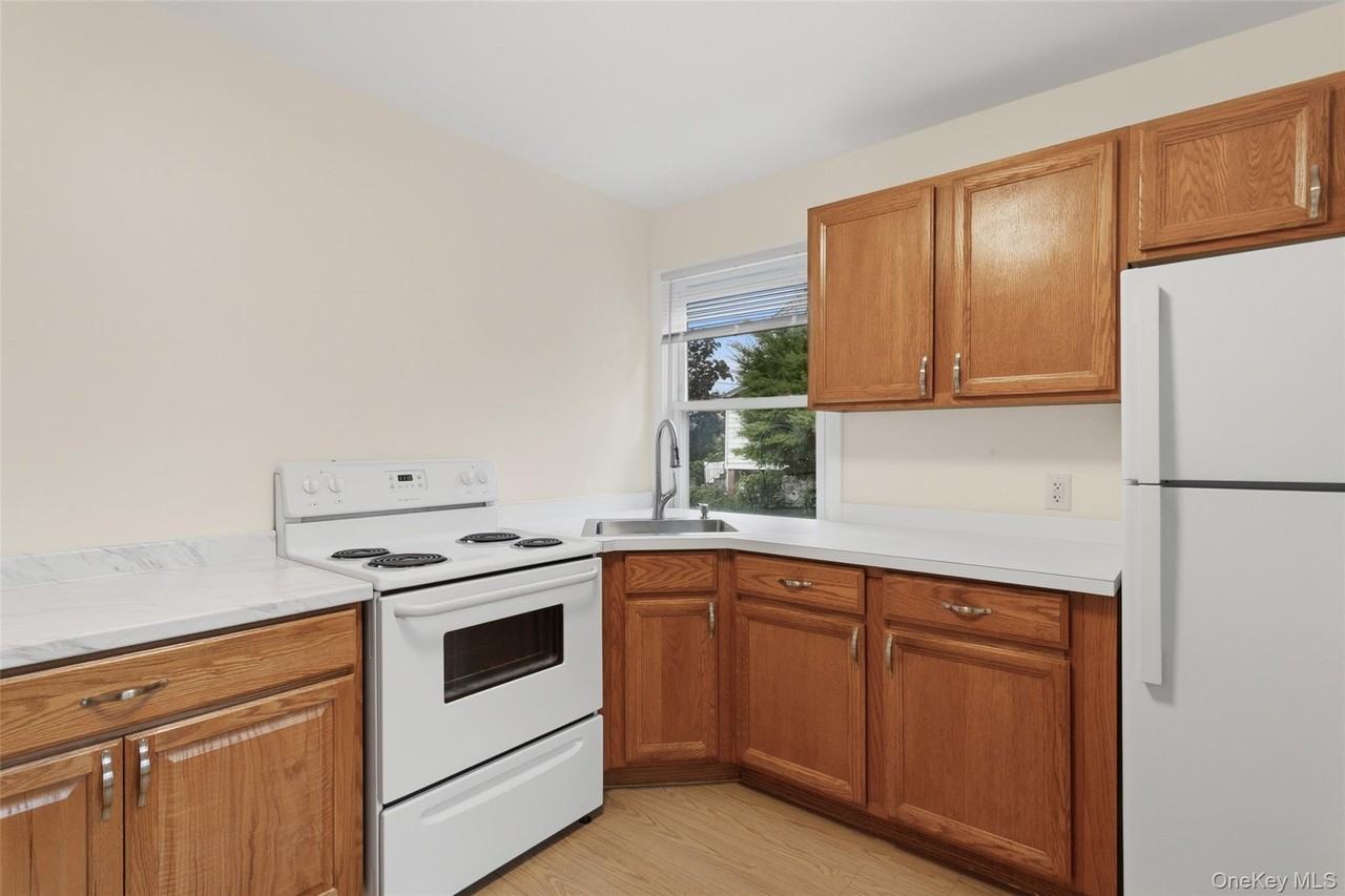 342 Stanley Ave #2 - Photo 4 of 10