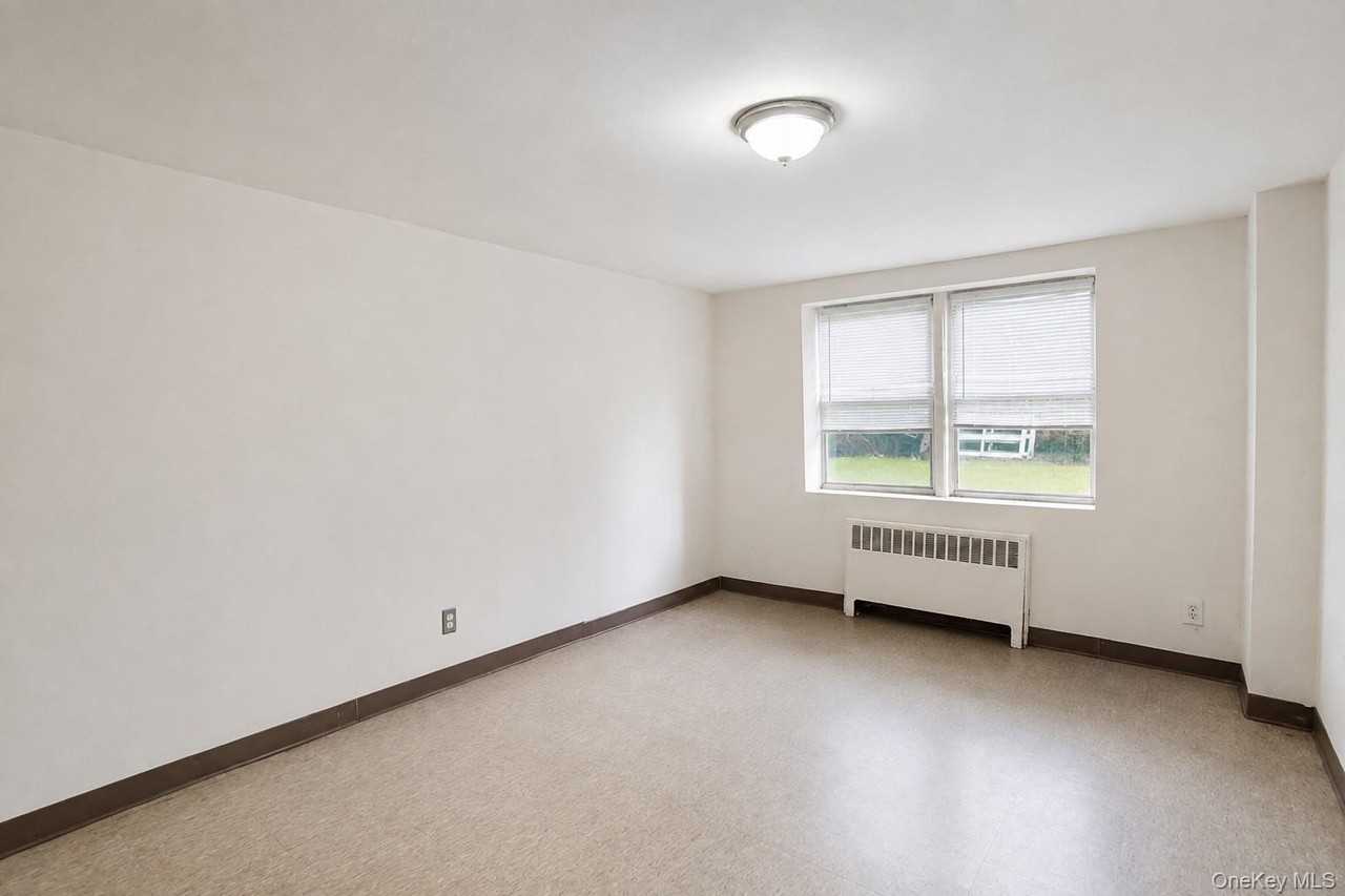 325 Shore Rd #C - Photo 3 of 16