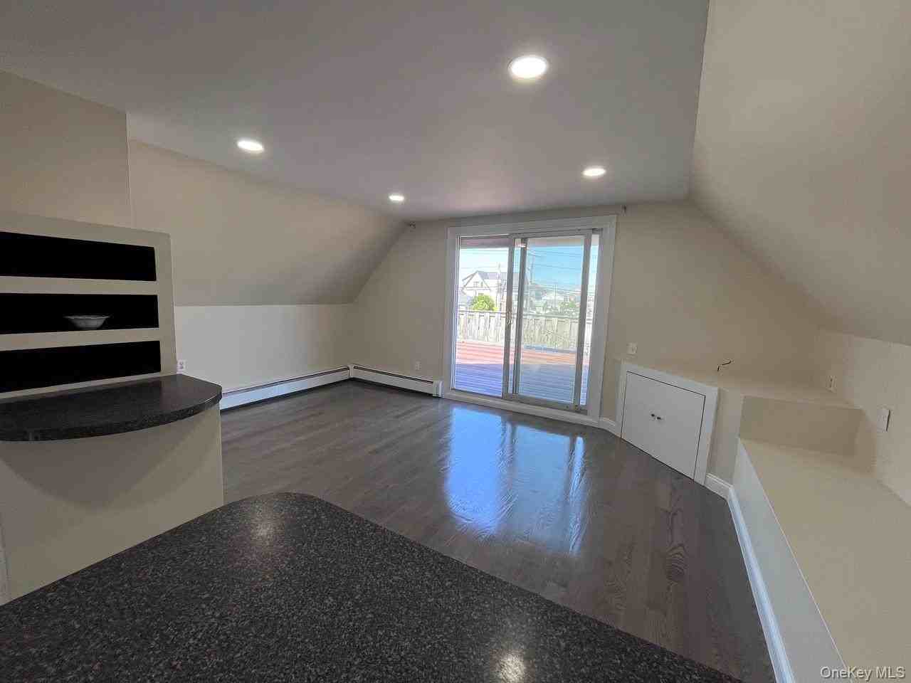 252 Lindell Blvd - Photo 5 of 13