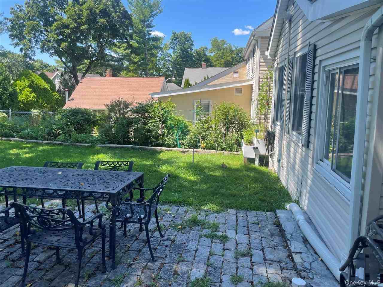 16 Taxter Rd - Photo 5 of 23