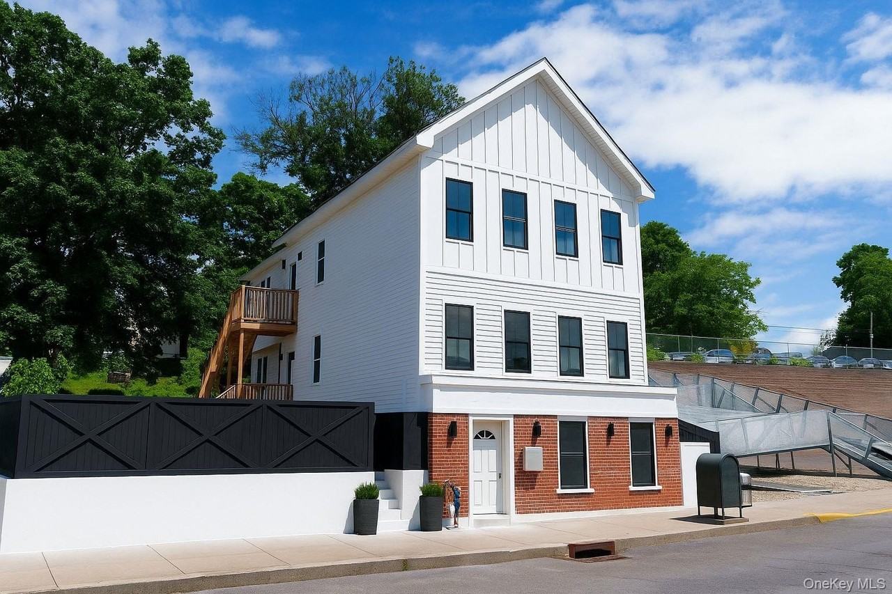 328 Columbia St #1 - Photo 2 of 15