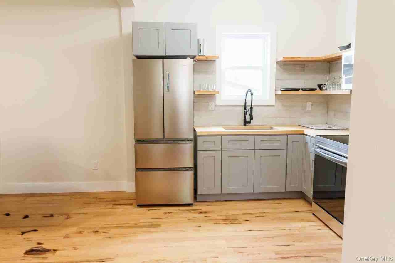 328 Columbia St #1 - Photo 3 of 15