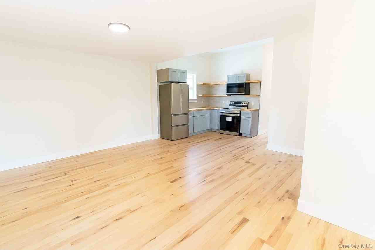328 Columbia St #1 - Photo 5 of 15